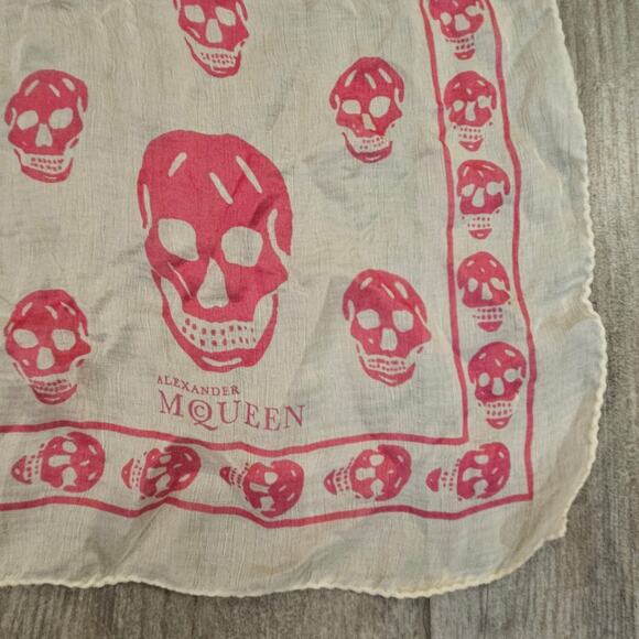 Alexander McQueen Classic Skull Foulard Womens One Size Ivory Pink Silk Scarf - Picture 2 of 12